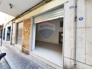 Negozio in Affitto a Casoria, 415€, 32 m²