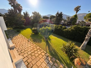 Casa Semi Indipendente in Affitto a Palermo, 1'500€, 120 m²