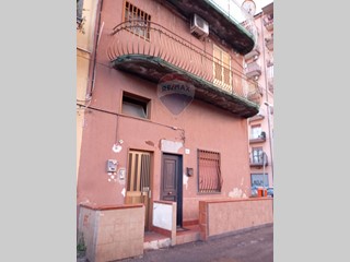 Appartamento in Vendita a Catania, 99'900&euro;, 100 m²