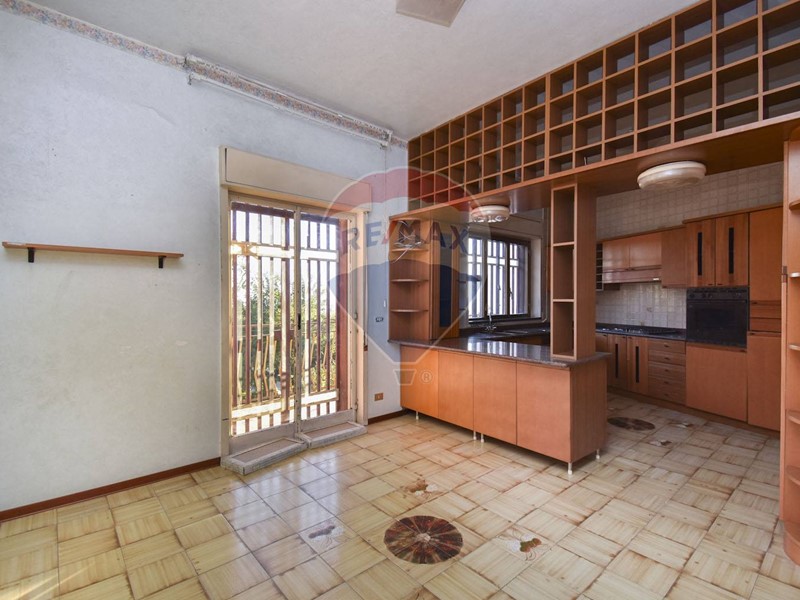 Appartamento in Vendita a Belpasso, 70'000€, 157 m²