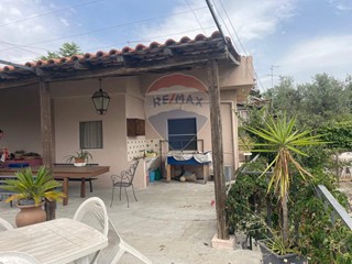 Casa Indipendente in Vendita a Zafferana Etnea, 79'000&euro;, 1100 m²