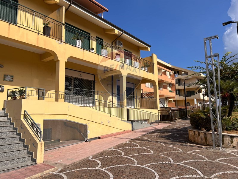 Immobile commerciale in Vendita a Merì, 187'000€, 200 m²