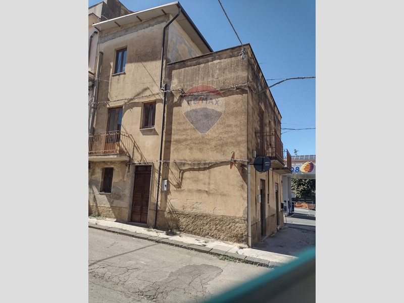 Casa Indipendente in Vendita a Mirabella Imbaccari, 38'000€, 150 m²