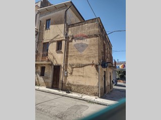 Casa Indipendente in Vendita a Mirabella Imbaccari, 38'000€, 150 m²