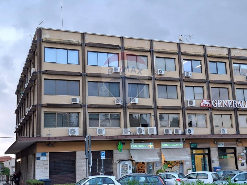 Ufficio in Affitto a Siracusa, 650€, 105 m²