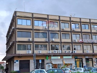 Ufficio in Affitto a Siracusa, 650€, 105 m²