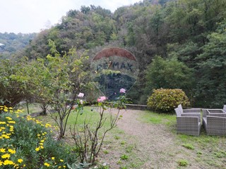 Appartamento in Vendita a Campomorone, 89'000€, 101 m²