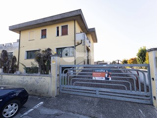 Casa Indipendente in Vendita a Leno, 495'000€, 530 m²