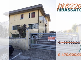 Casa Indipendente in Vendita a Leno, 470'000&euro;, 530 m²
