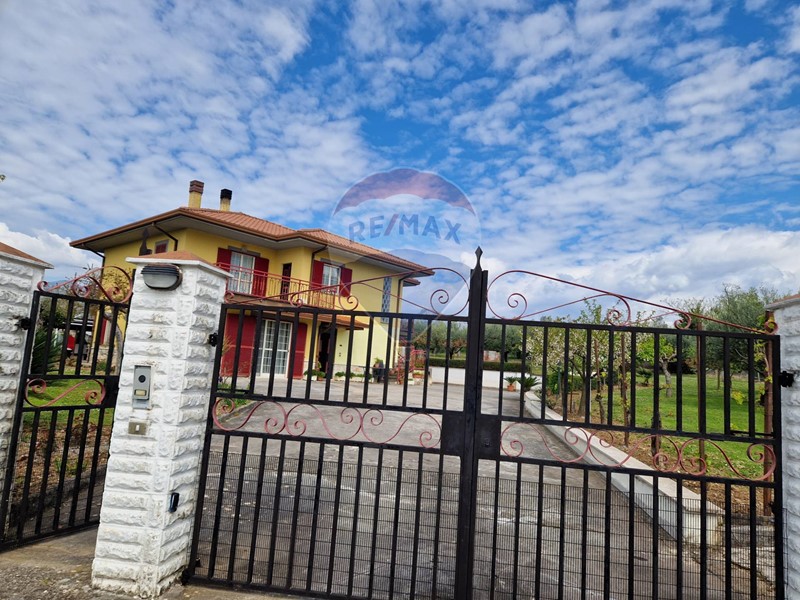 Casa Indipendente in Vendita a Sant'Elia Fiumerapido, 309'000€, 304 m²