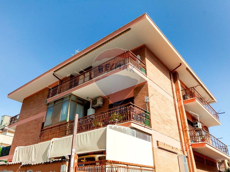 Trilocale in Vendita a Roma, 169'000&euro;, 274 m²