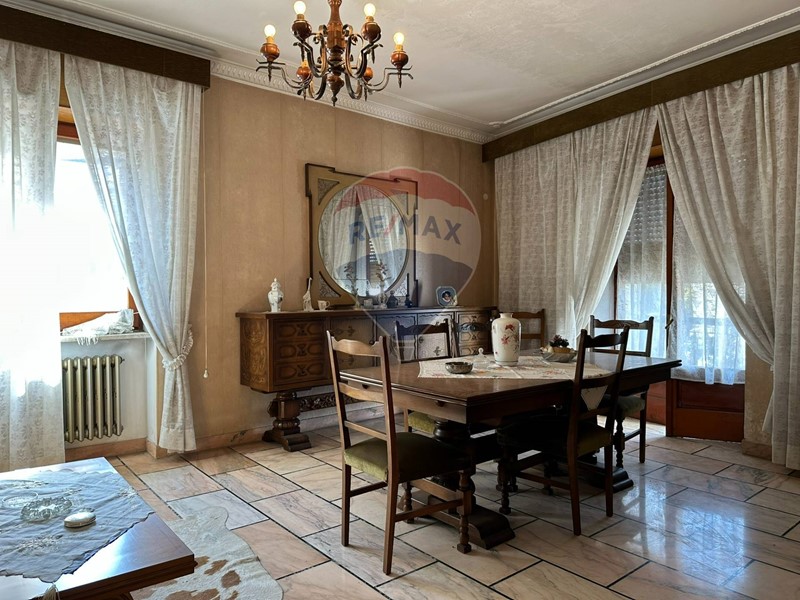 Appartamento in Vendita a Colli a Volturno, 150'000€, 222 m²