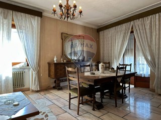 Appartamento in Vendita a Colli a Volturno, 150'000€, 222 m²