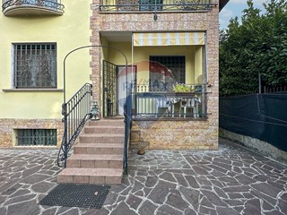 Villa in Vendita a Cinisello Balsamo, 465'000€, 180 m²
