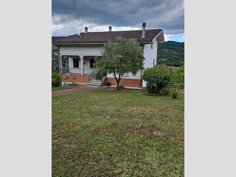 Villa in Affitto a Bore, 750€, 181 m²