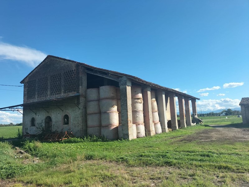 Rustico in Vendita a Fidenza, 180'000€, 450 m²