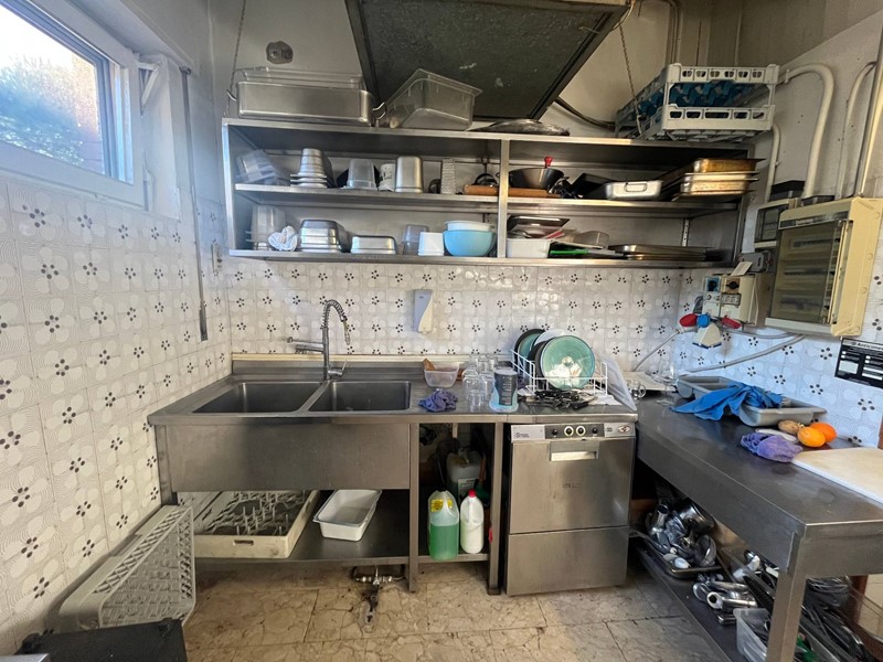 Attività commerciale in Vendita a Pisa, 60'000€, 120 m²