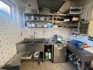 Attività commerciale in Vendita a Pisa, 60'000€, 120 m²