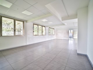 Negozio in Affitto a Trezzo sull'Adda, 2'300€, 222 m²