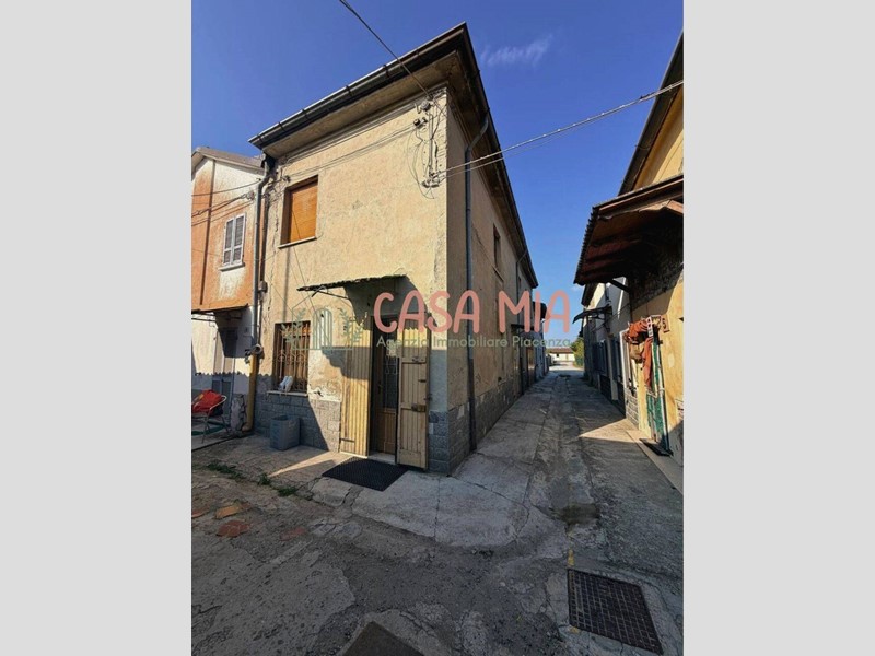 Casa Semi Indipendente in Vendita a Gragnano Trebbiense, 100'000€, 150 m²
