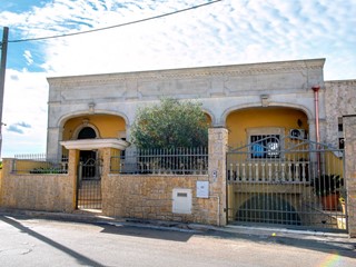 Villa in Vendita a Sava, 390'000€, 400 m²