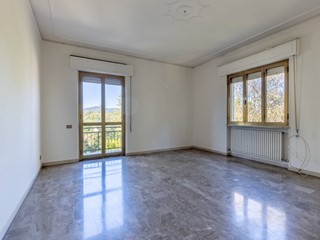 Appartamento in Vendita a Lucca, 185'000€, 100 m²