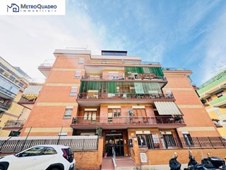 Trilocale in Vendita a Roma, 279'000&euro;, 96 m²