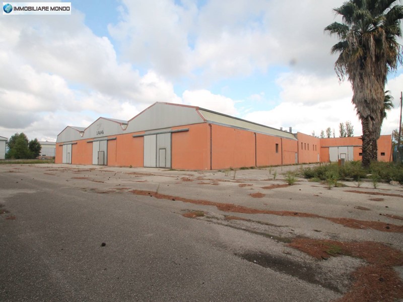 Capannone in Affitto a Termoli, 3600 m²