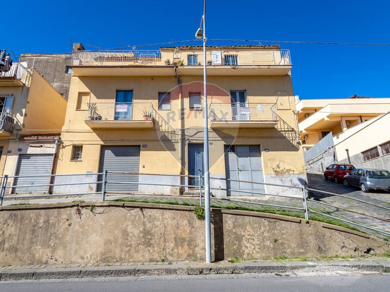 Casa Indipendente in Vendita a Caltagirone, 60'000€, 200 m²