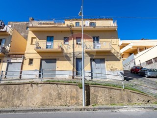 Casa Indipendente in Vendita a Caltagirone, 60'000€, 200 m²