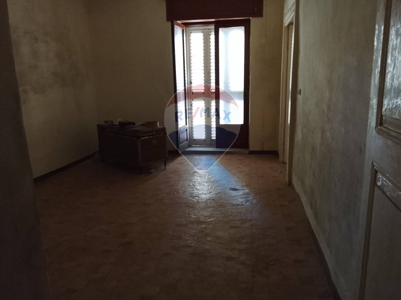 Casa Indipendente in Vendita a Sessa Aurunca, 28'000€, 150 m²