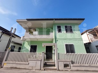 Quadrilocale in Vendita a Tortoreto, 183'000€, 90 m², arredato