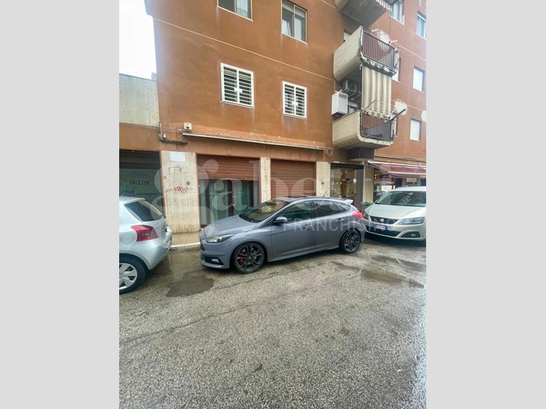 Negozio in Vendita a Barletta, 125'000€, 110 m²