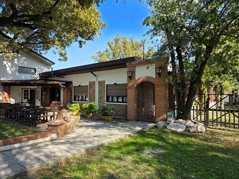 Attività commerciale in Vendita a Merlino, 550'000€, 550 m²