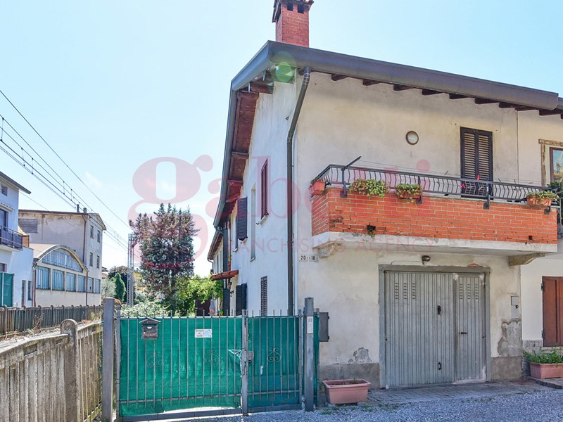 Casa Indipendente in Vendita a Cabiate, 248'000€, 335 m²