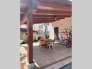 Villa in Vendita a Motta San Giovanni, 275'000€, 192 m², arredato