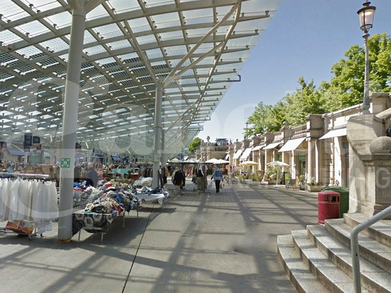 Negozio in Affitto a Parma, 2'500€, 130 m²