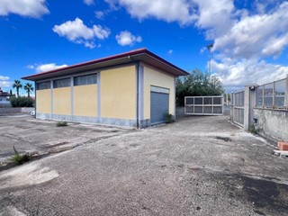 Capannone in Affitto a Gravina di Catania, 2'000€, 130 m²