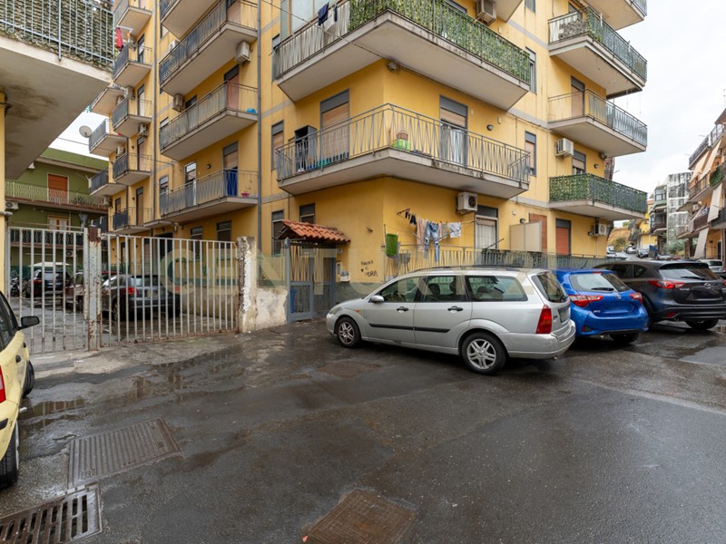 Quadrilocale in Vendita a Catania, 84'000&euro;, 100 m², arredato