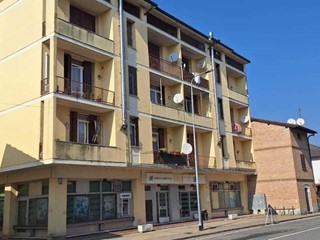 Trilocale in Vendita a Pieve Porto Morone, 90'000€, 100 m², con Box