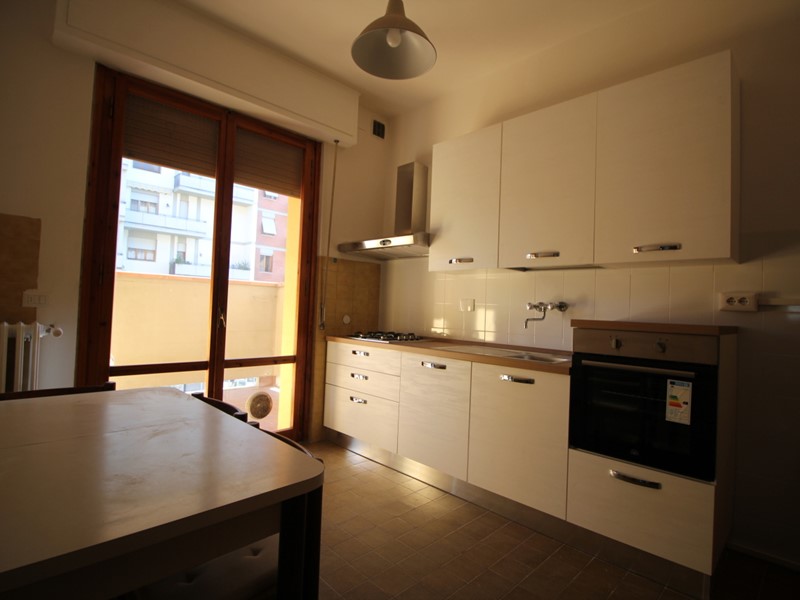 Trilocale in Affitto a Firenze, zona Novoli, 1'000€, 80 m²