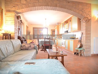 Appartamento in Affitto a Deruta, 650€, 90 m², arredato