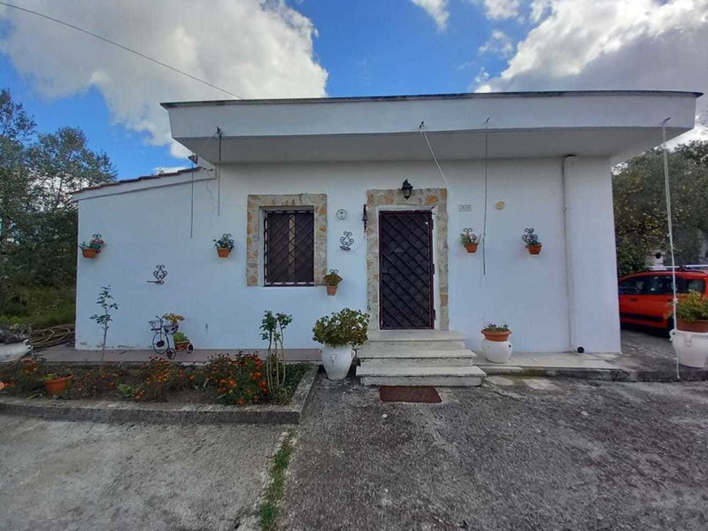 Casa Indipendente in Vendita a Castel Madama, 120'000€, 61 m²