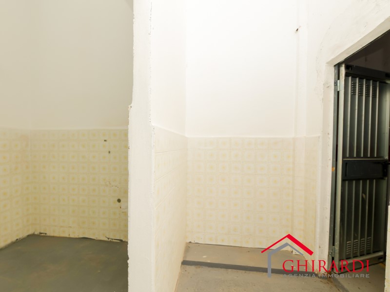 Capannone in Affitto a Genova, zona Sestri Ponente, 120€, 9 m²