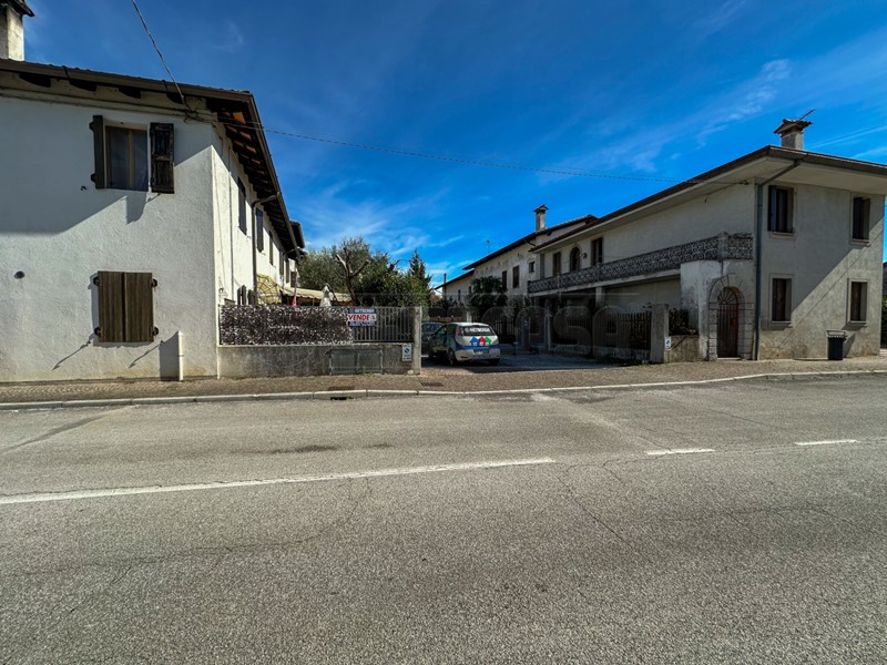Casa Indipendente in Vendita a Chiopris Viscone, zona Viscone, 159'000€, 570 m²