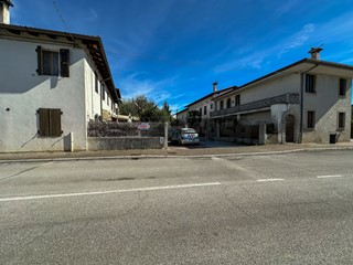 Casa Indipendente in Vendita a Chiopris Viscone, zona Viscone, 159'000€, 570 m²