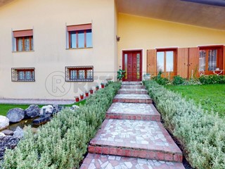 Casa Indipendente in Vendita a Gazzo, 330'000€, 240 m², con Box