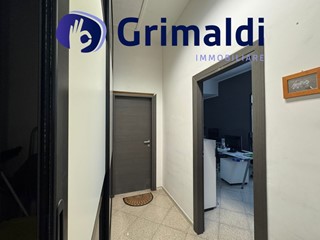 Ufficio in Affitto a Napoli, 850€, 80 m²