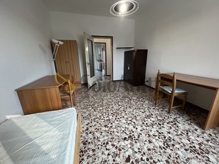 Trilocale in Affitto a Pavia, zona Santa Teresa, 900€, 90 m², arredato