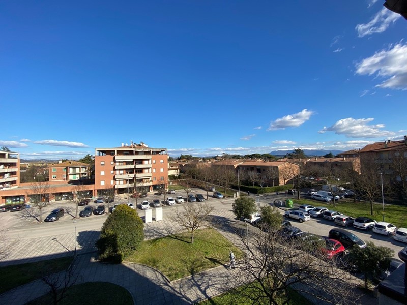 Quadrilocale in Vendita a Perugia, zona Periferia, 145'000€, 120 m², con Box